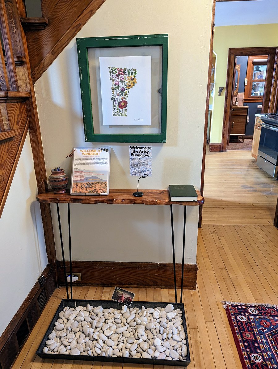Entrance with an extensive guide with local recommendations