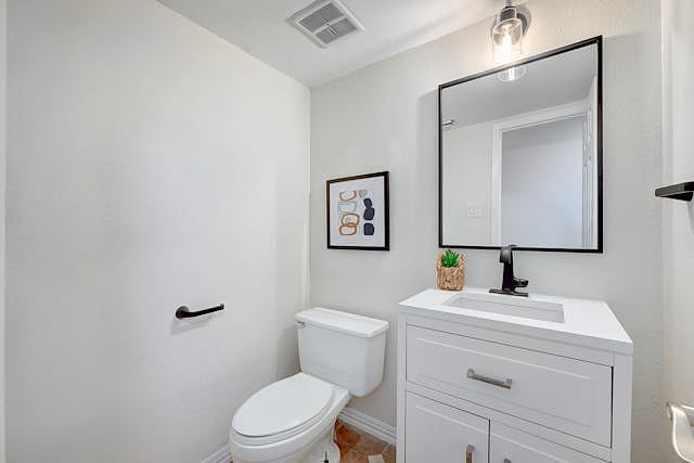 2nd Bathroom 1/2 Bath