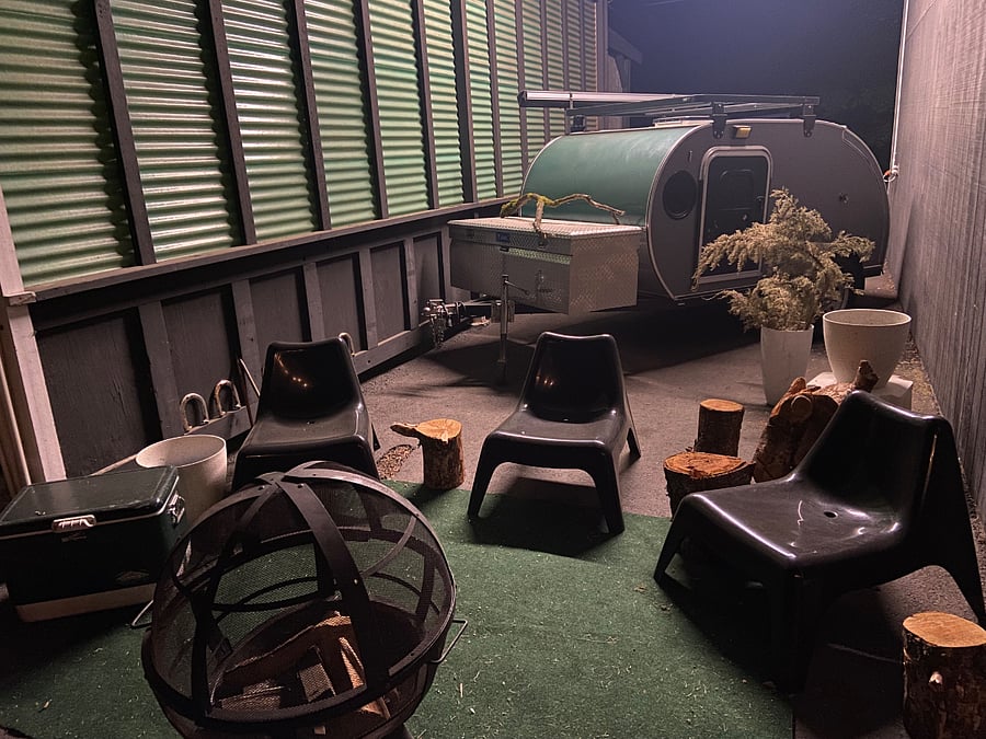 Outdoor smaller bay. Use for a car or a seating area!