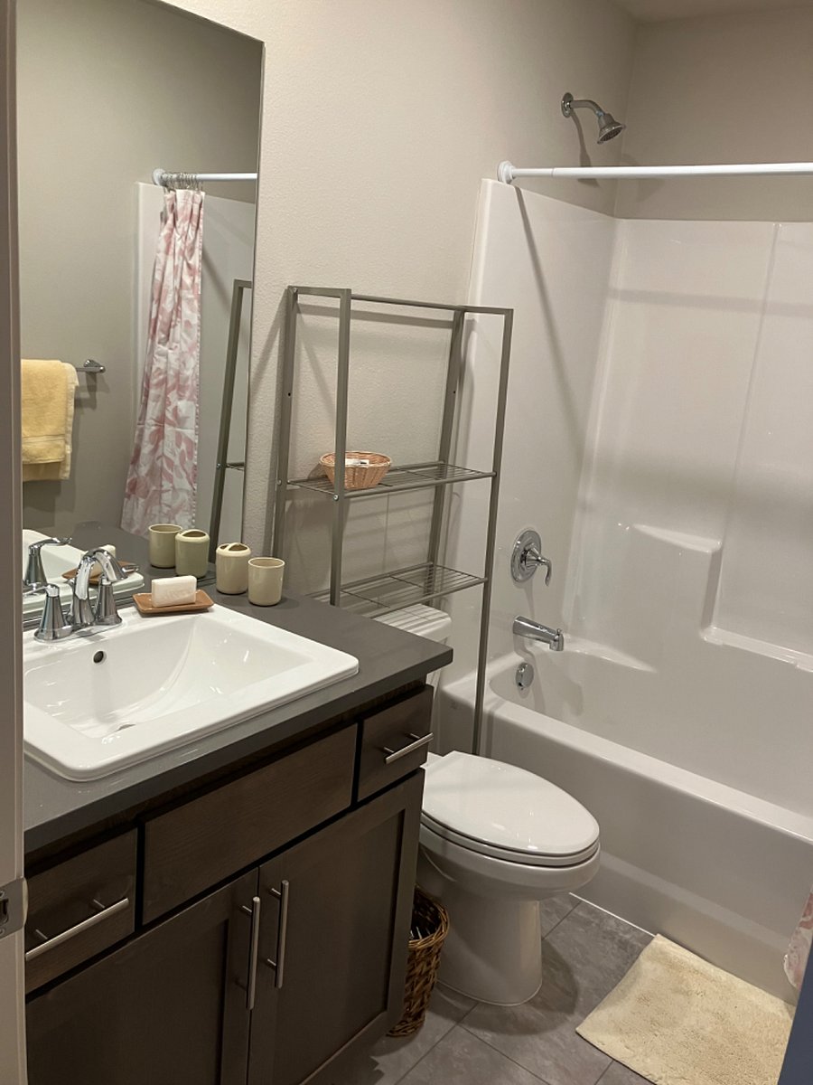 second full bath in upstairs hallway
