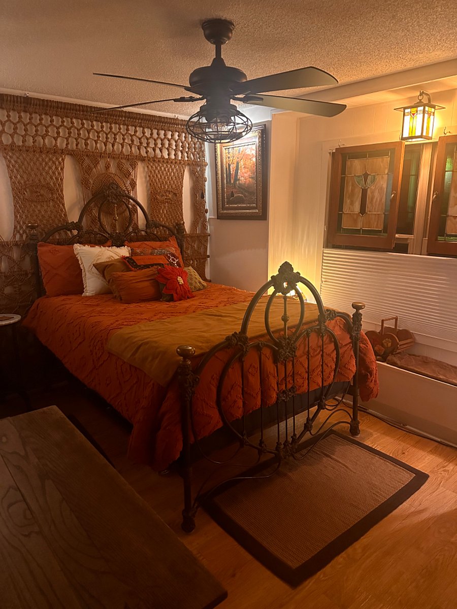 2nd bedroom