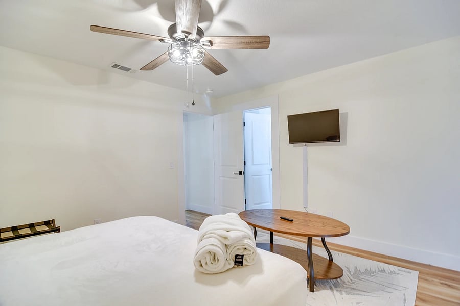 Second primary bedroom, queen bed with ensuite