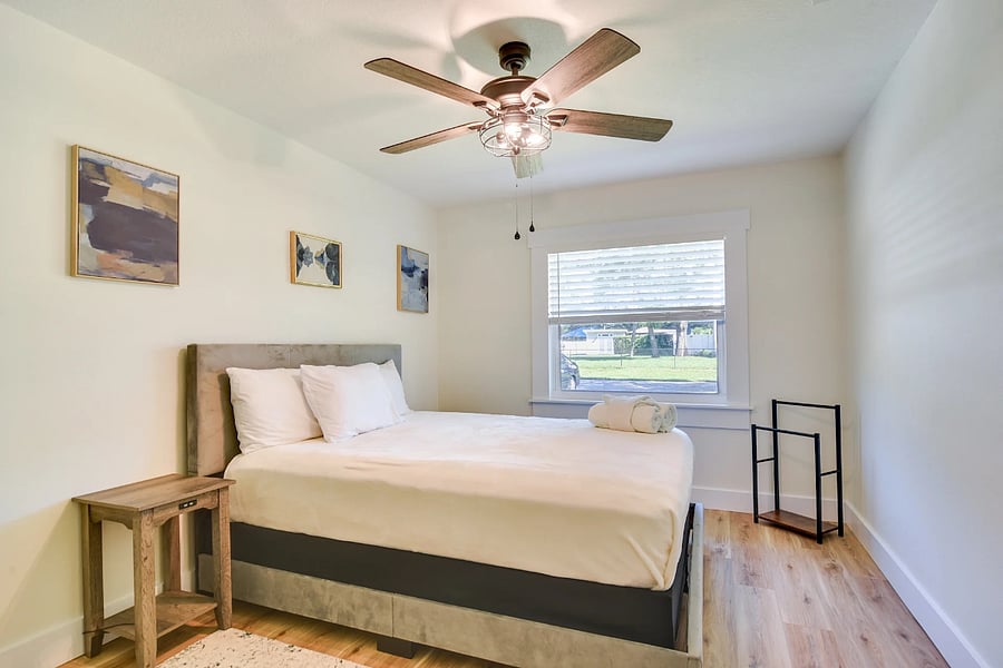 Third bedroom, queen bed
