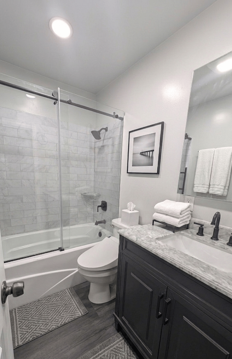 Master bedrooom bathroom