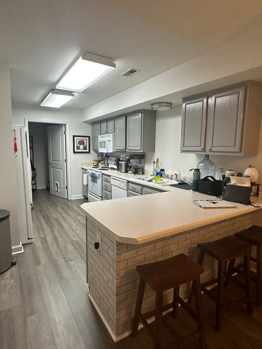 kitchen with island and bar stools 