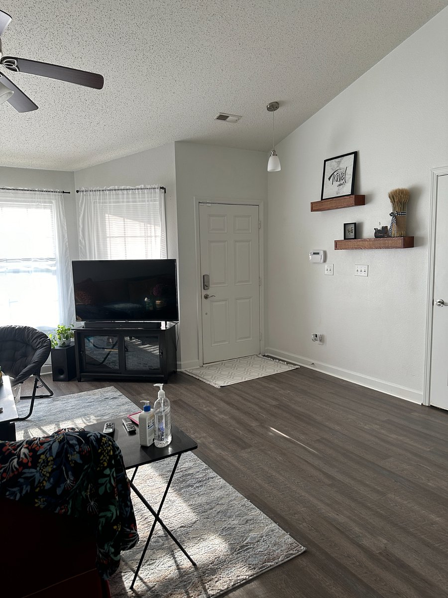 shared space, cute entrance with smart lock 