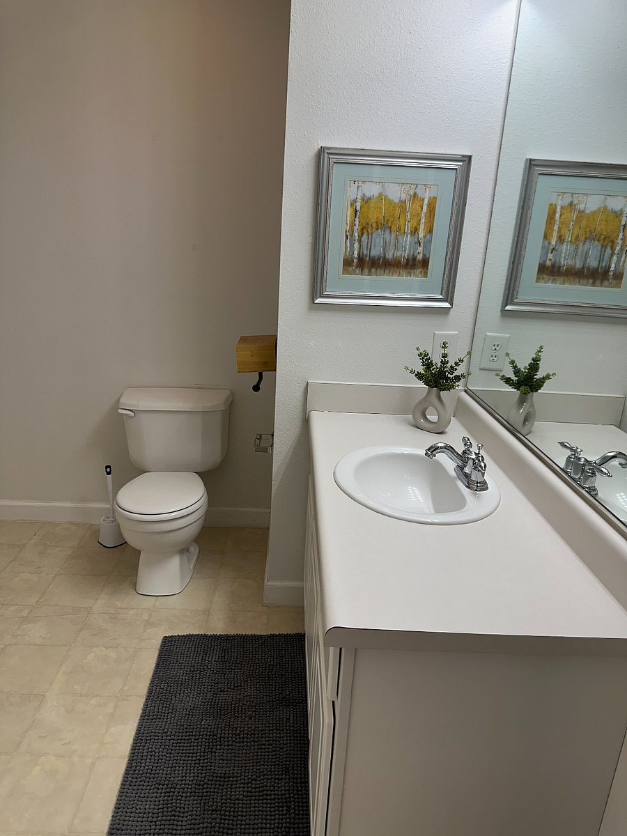Private full bathroom 