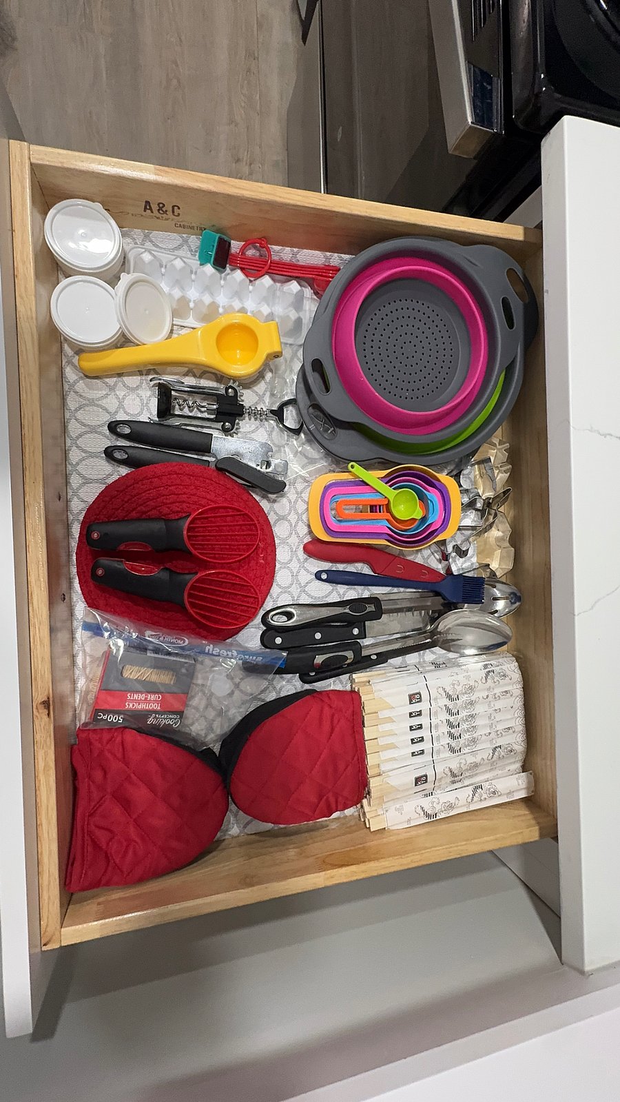 Kitchen amenities