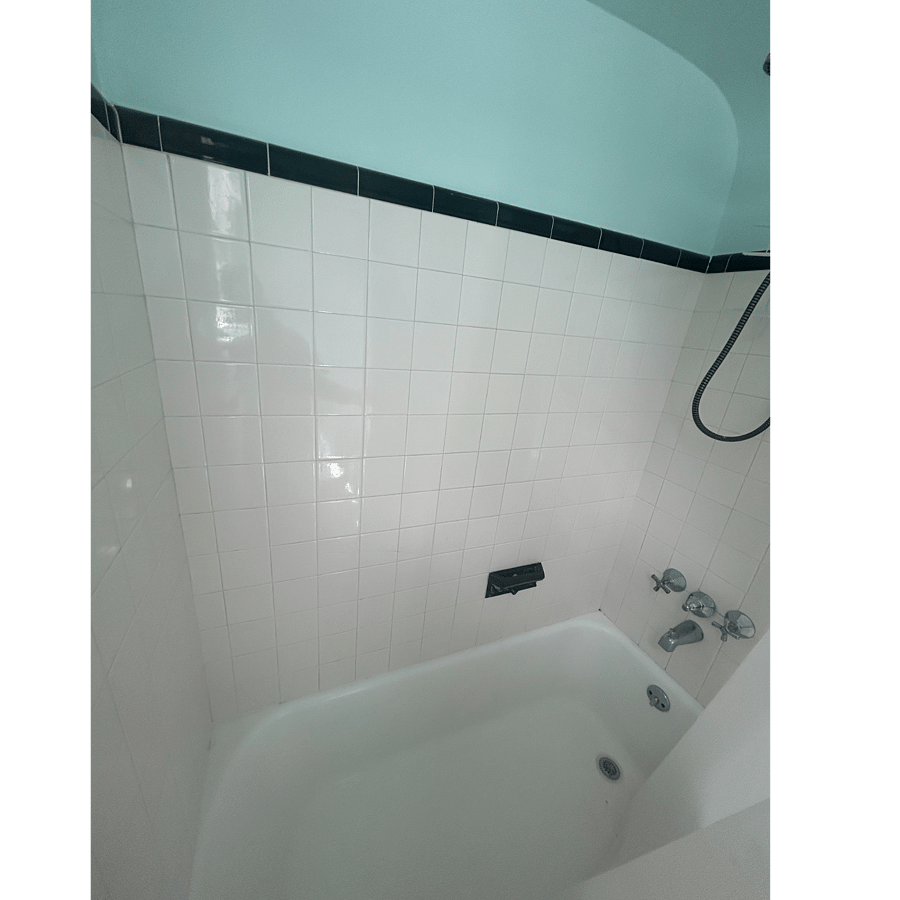Bathroom 1 - bathtub