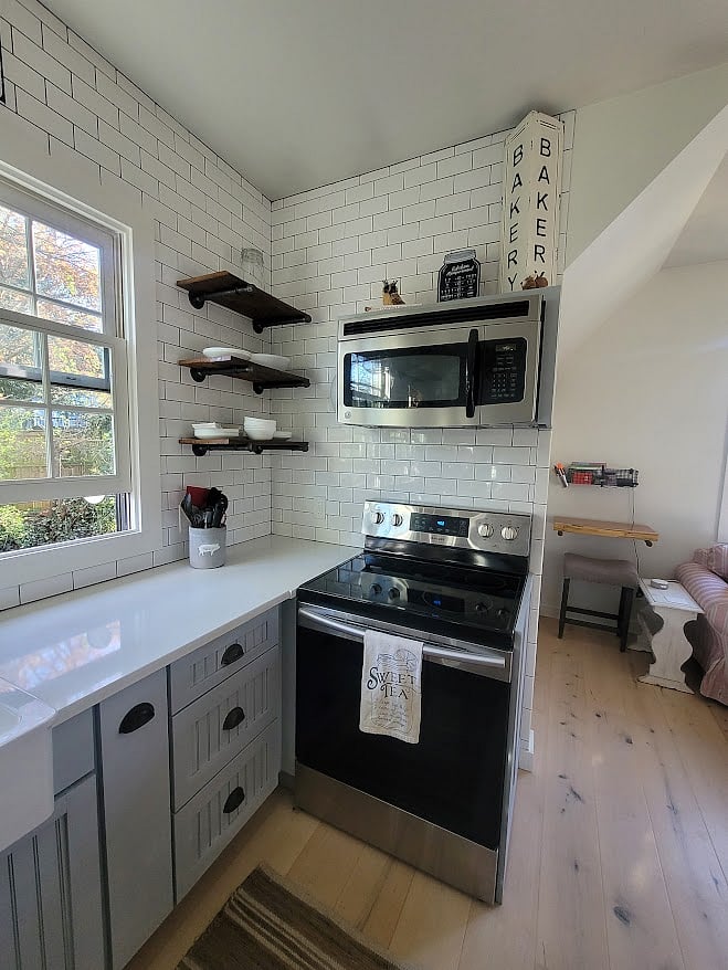Full size Stove/Oven + Microwave