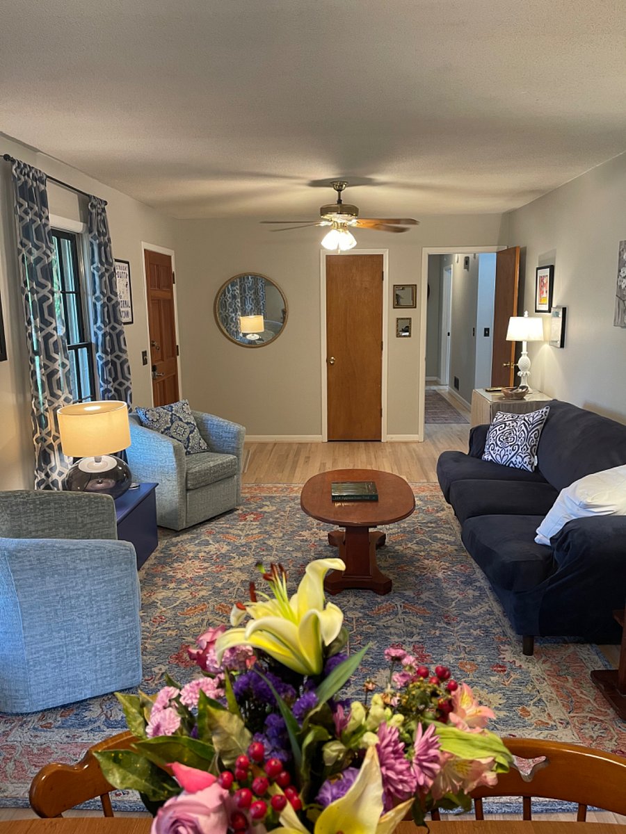The Betty offers 3 separate, but integrated, beautiful living areas. The Living Room can be used for relaxing, dining, or even as a dedicated work space. 