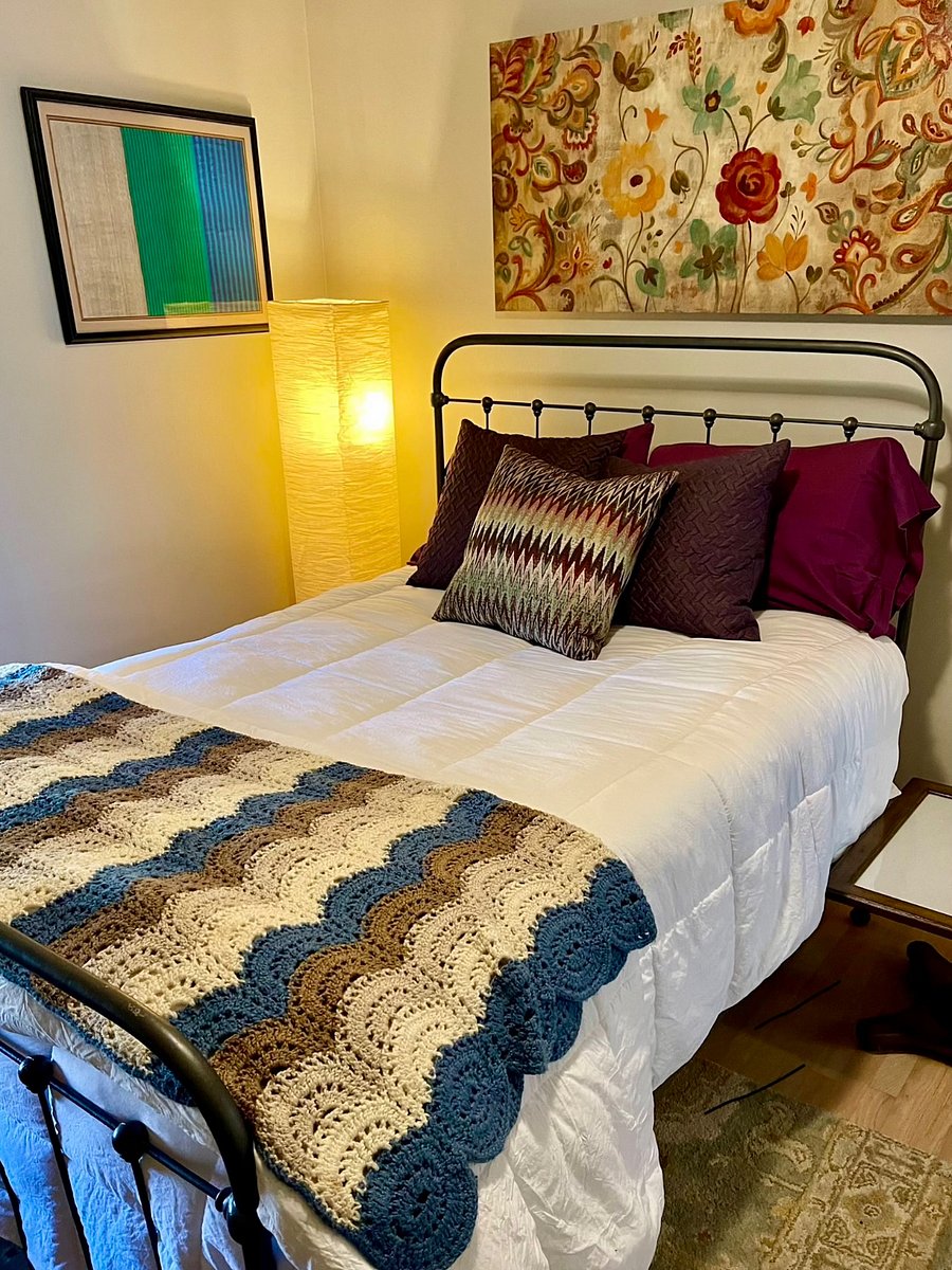 Turn on the ceiling fan, take a load off, and slip into comfortable sleep in the cozy double bed. Or, close the blackout shades for a well deserved afternoon nap.