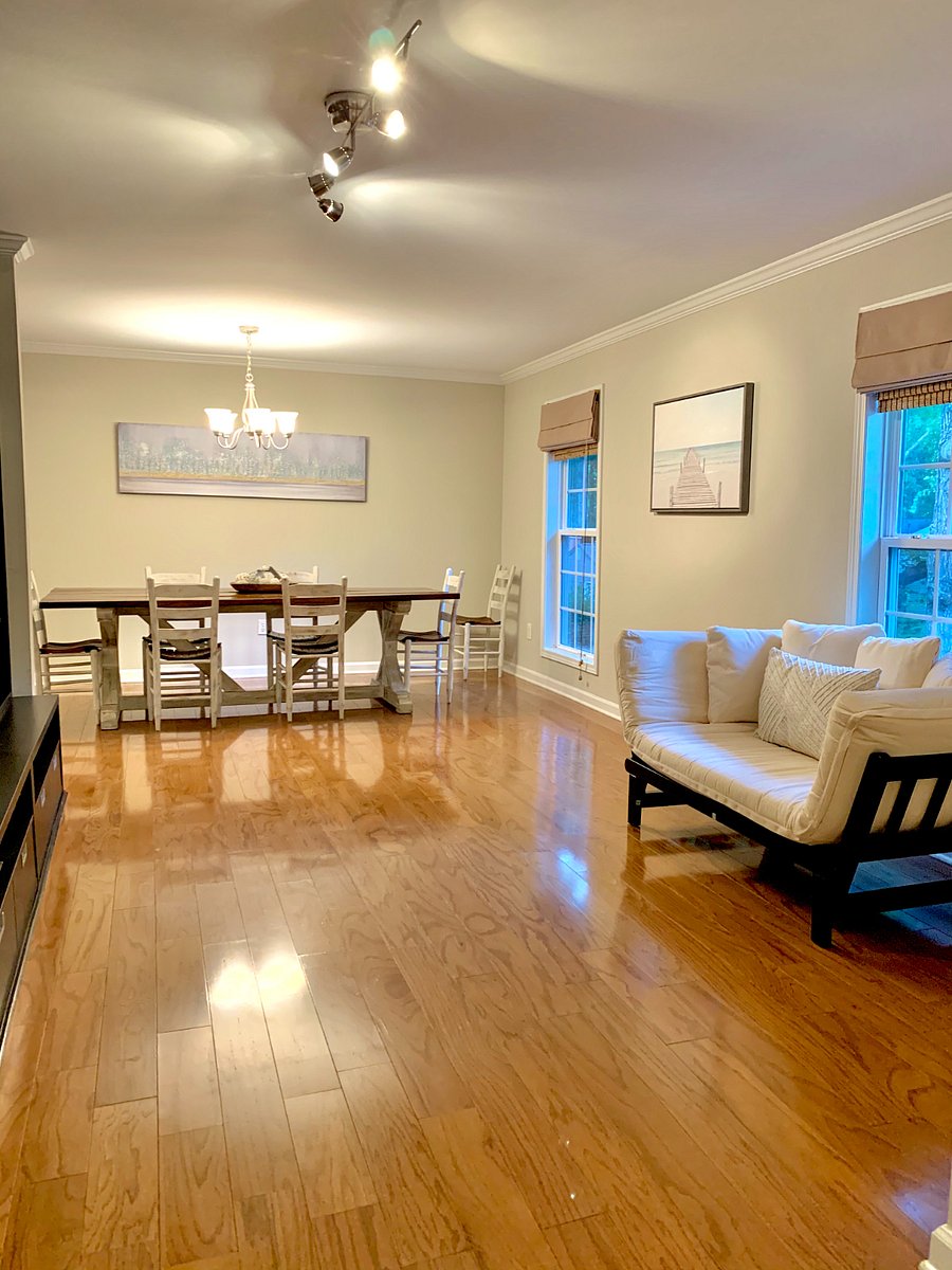 Reading/ Dining room