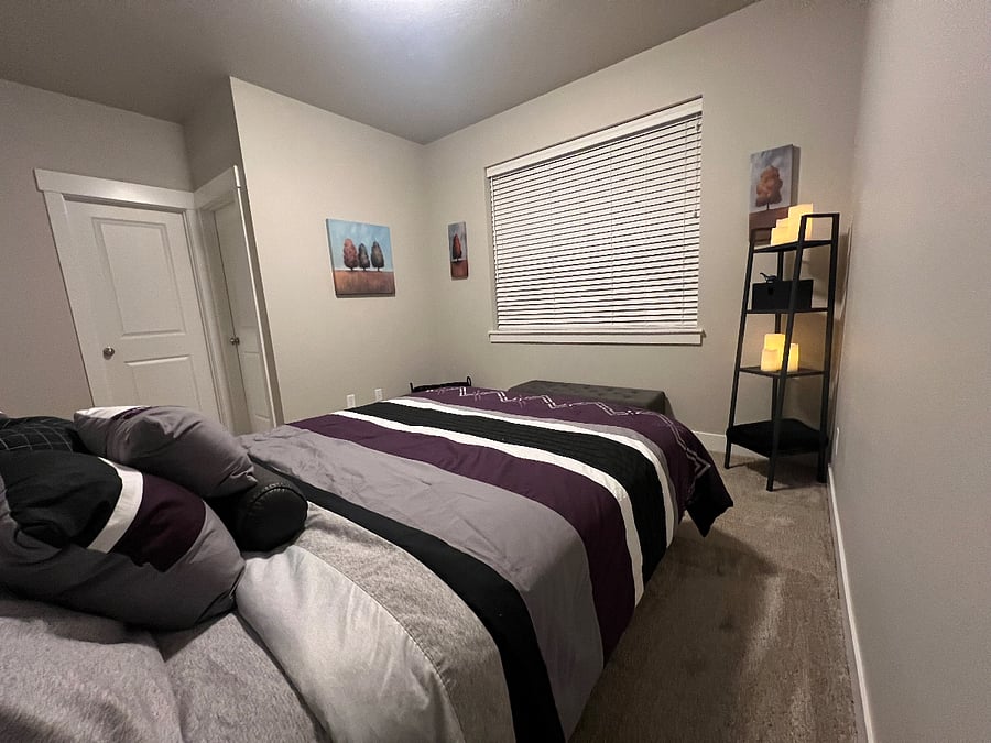 Guest bedroom - cozy and chic features an en-suite bath and a walk in closet