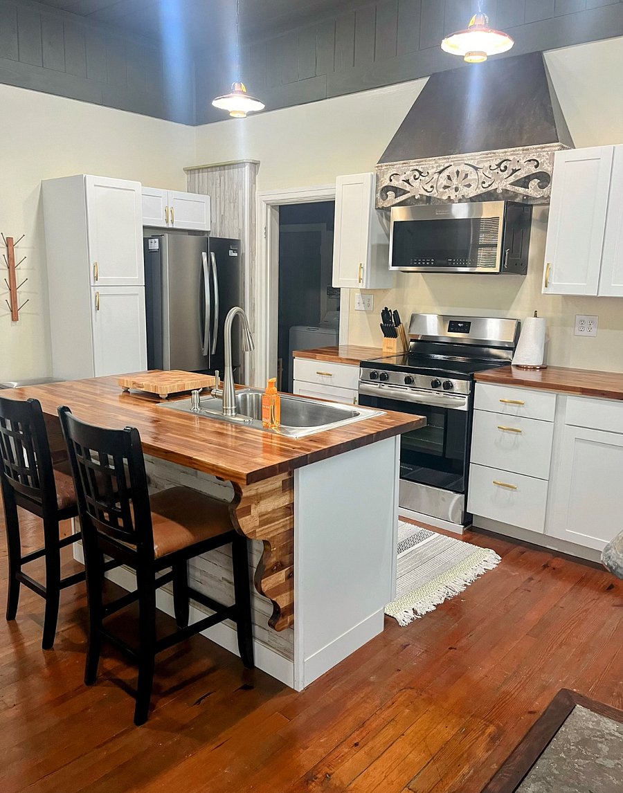 Sink island/ prep area