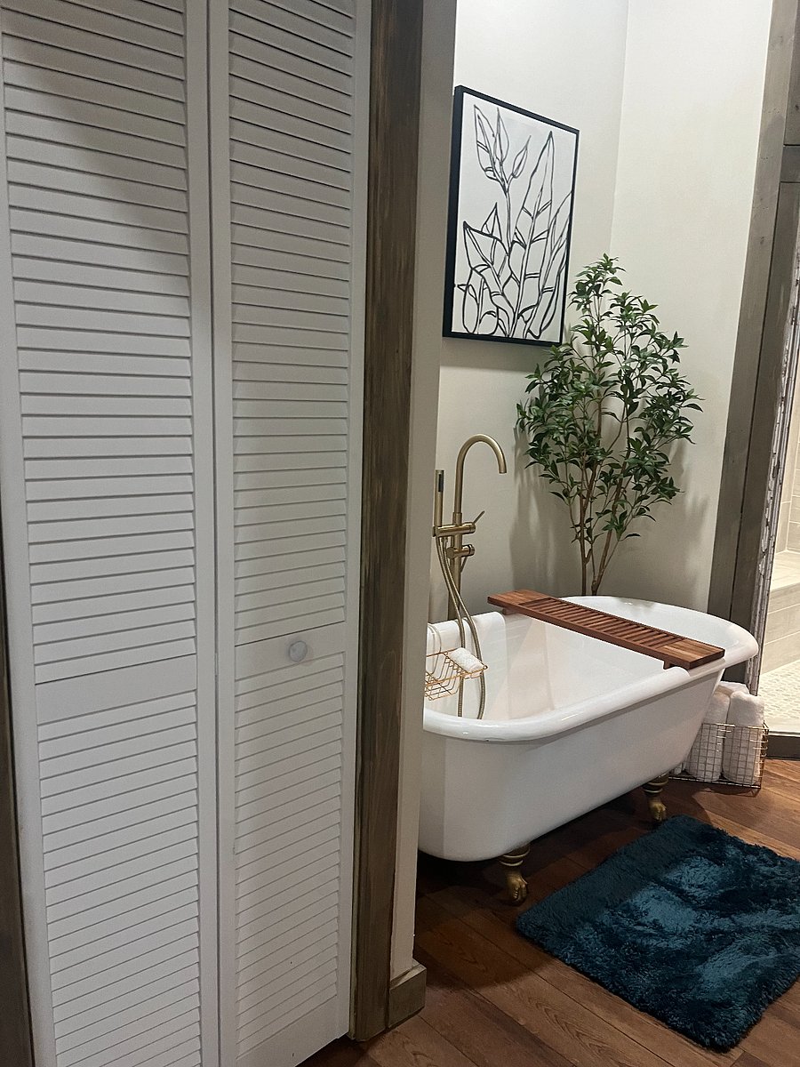Clawfoot tub in main bathroom