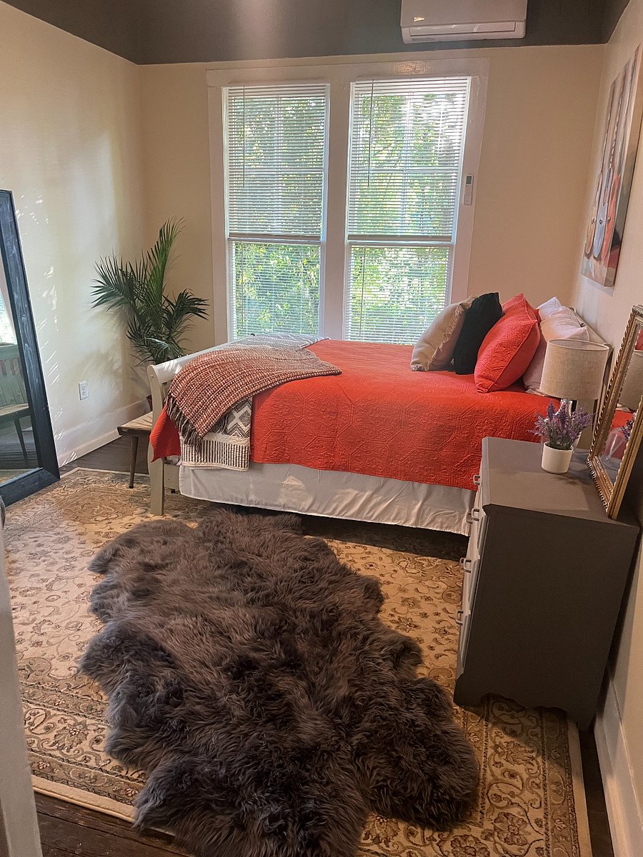 Bedroom #2 - Queen bed