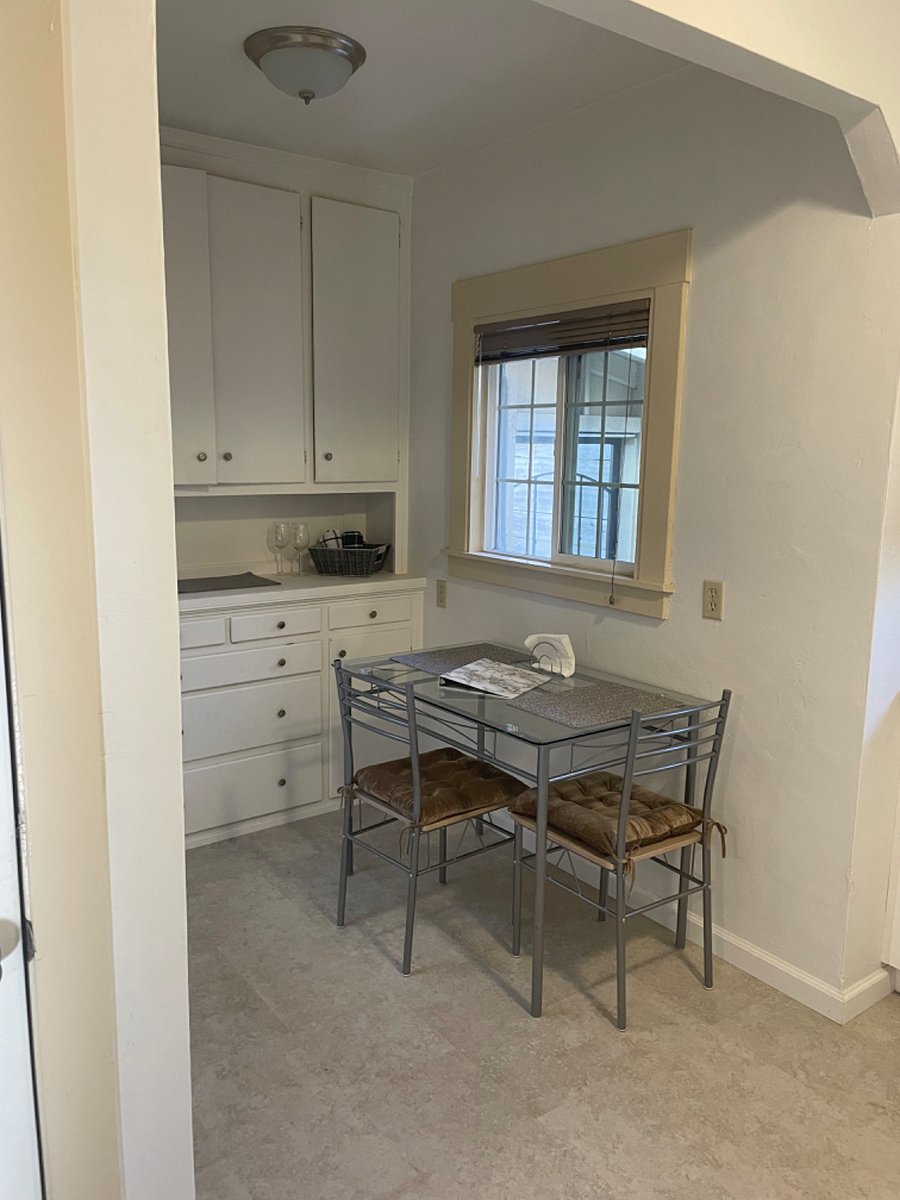 Eat in kitchen