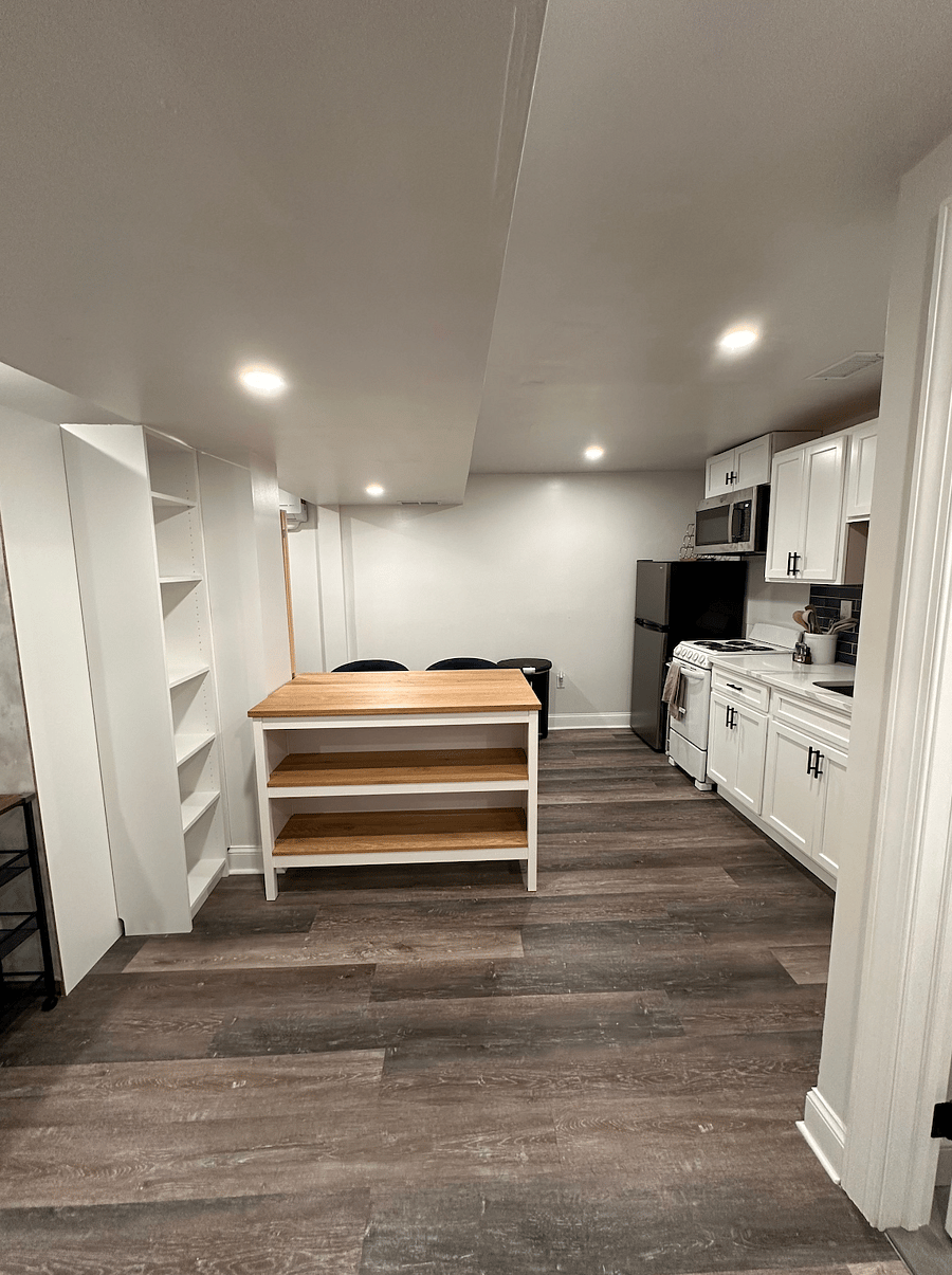 kitchen island (can be positioned differently)