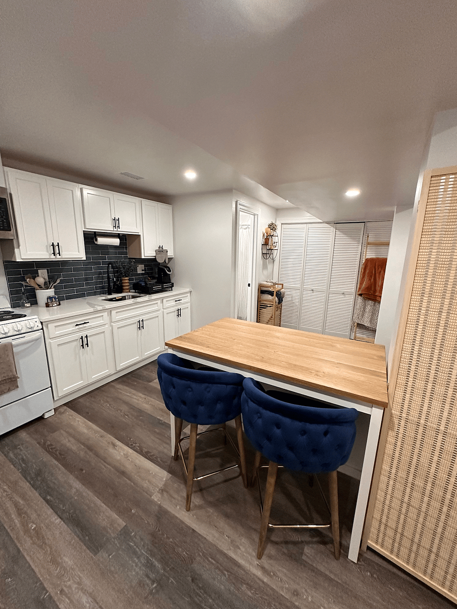 barstools, kitchen island, and kitchen