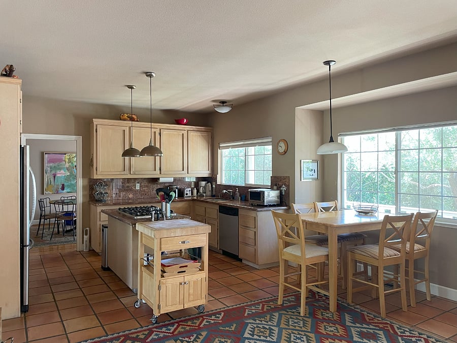 Full kitchen