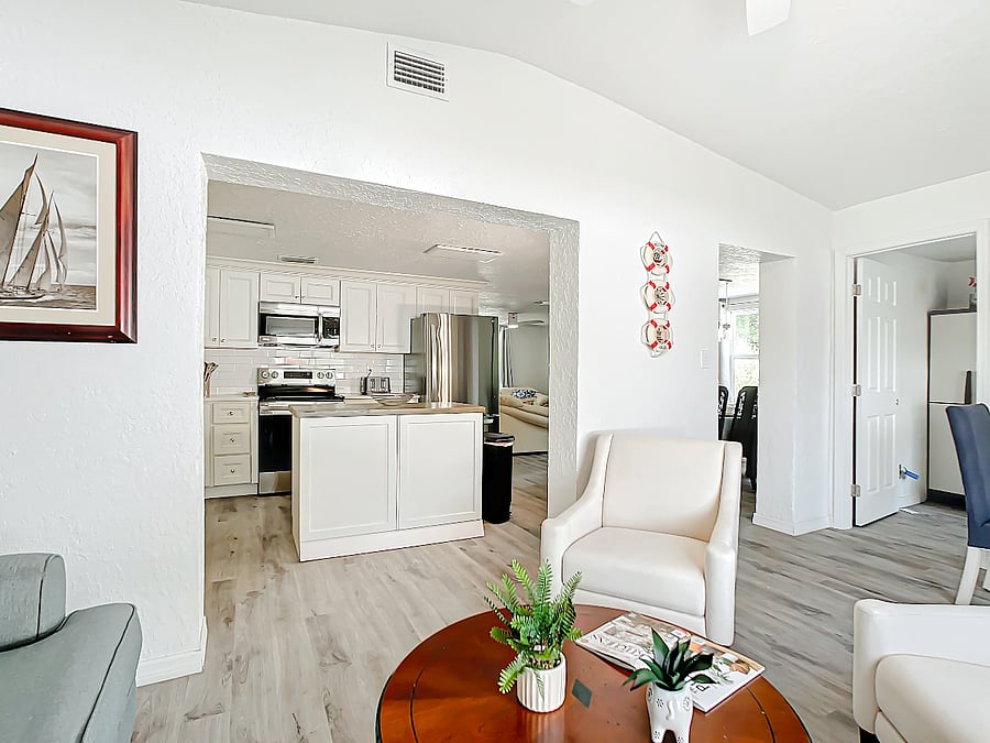Florida Room Towards Kitchen