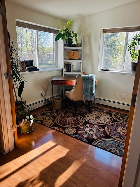 Office or small single bed.