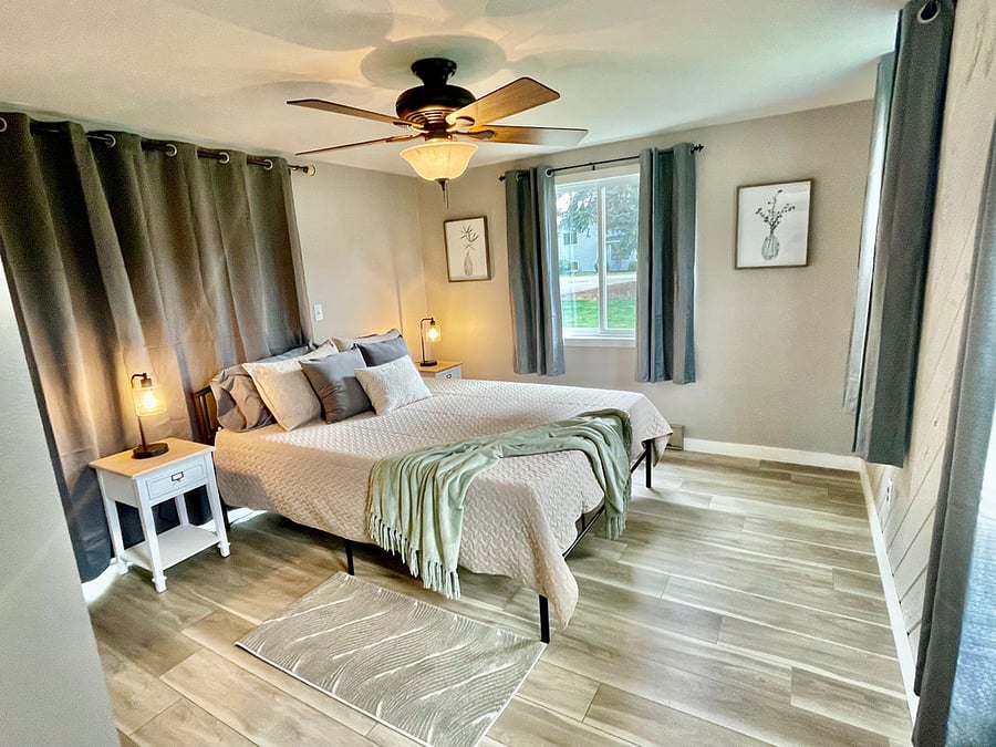 Main floor front bedroom with queen size bed.