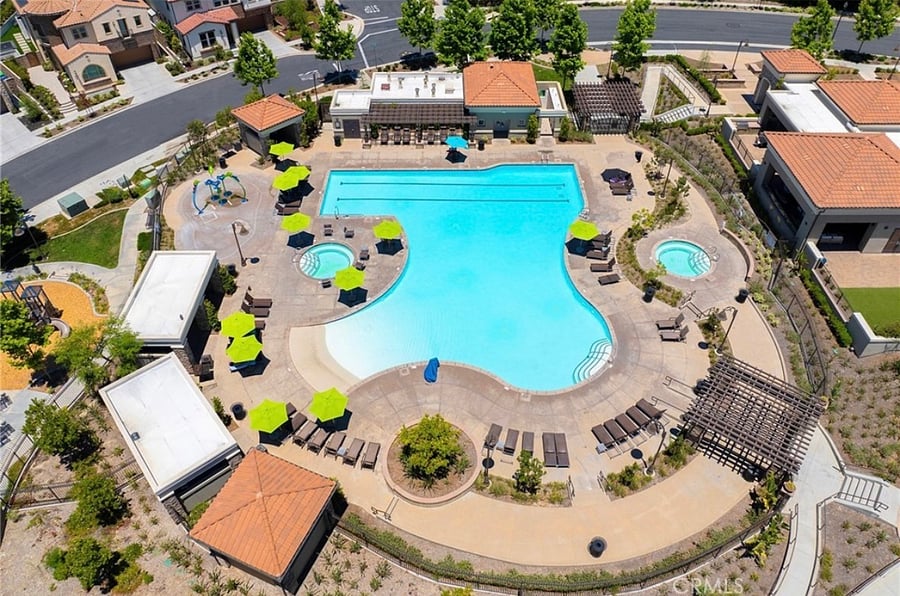 Pool and Jacuzzi