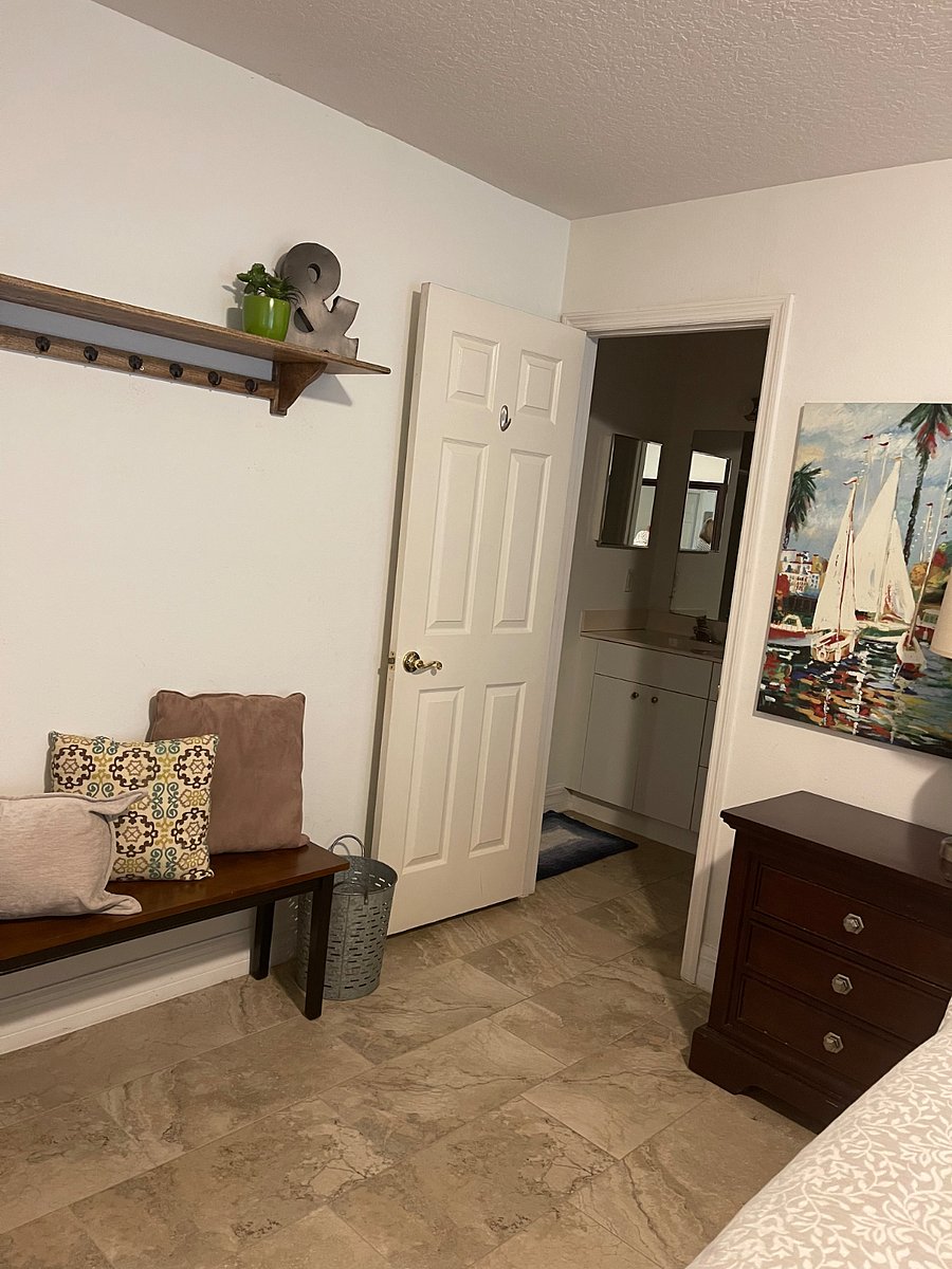 Storage bench and shelf    Storage thru out