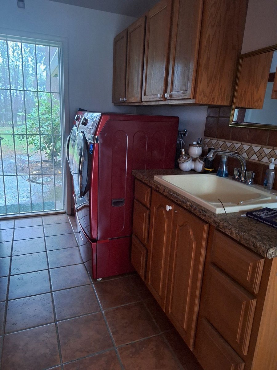 Laundry room/mad room sink