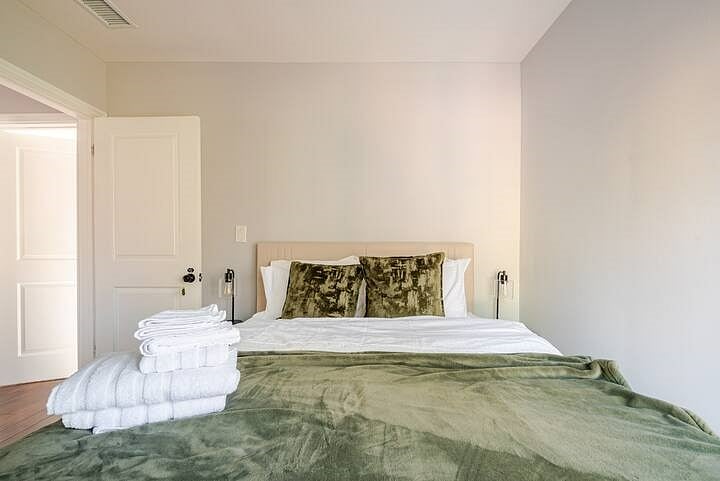 Furnished Finder property 738046_1 photo 5