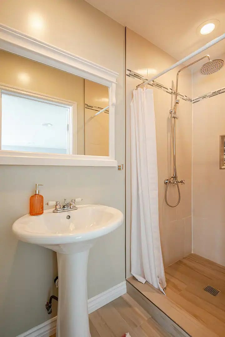 Furnished Finder property 738046_3 photo 16