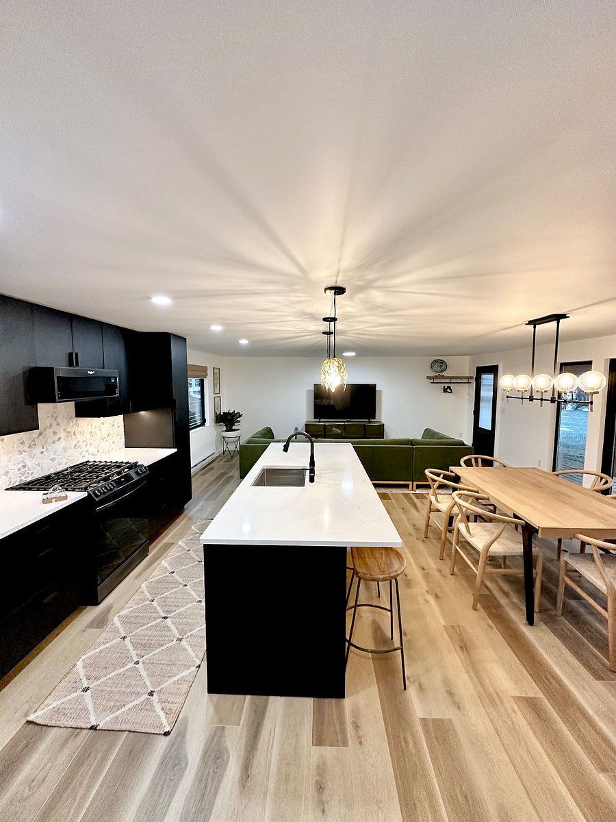 Kitchen, Eat at Island, DR