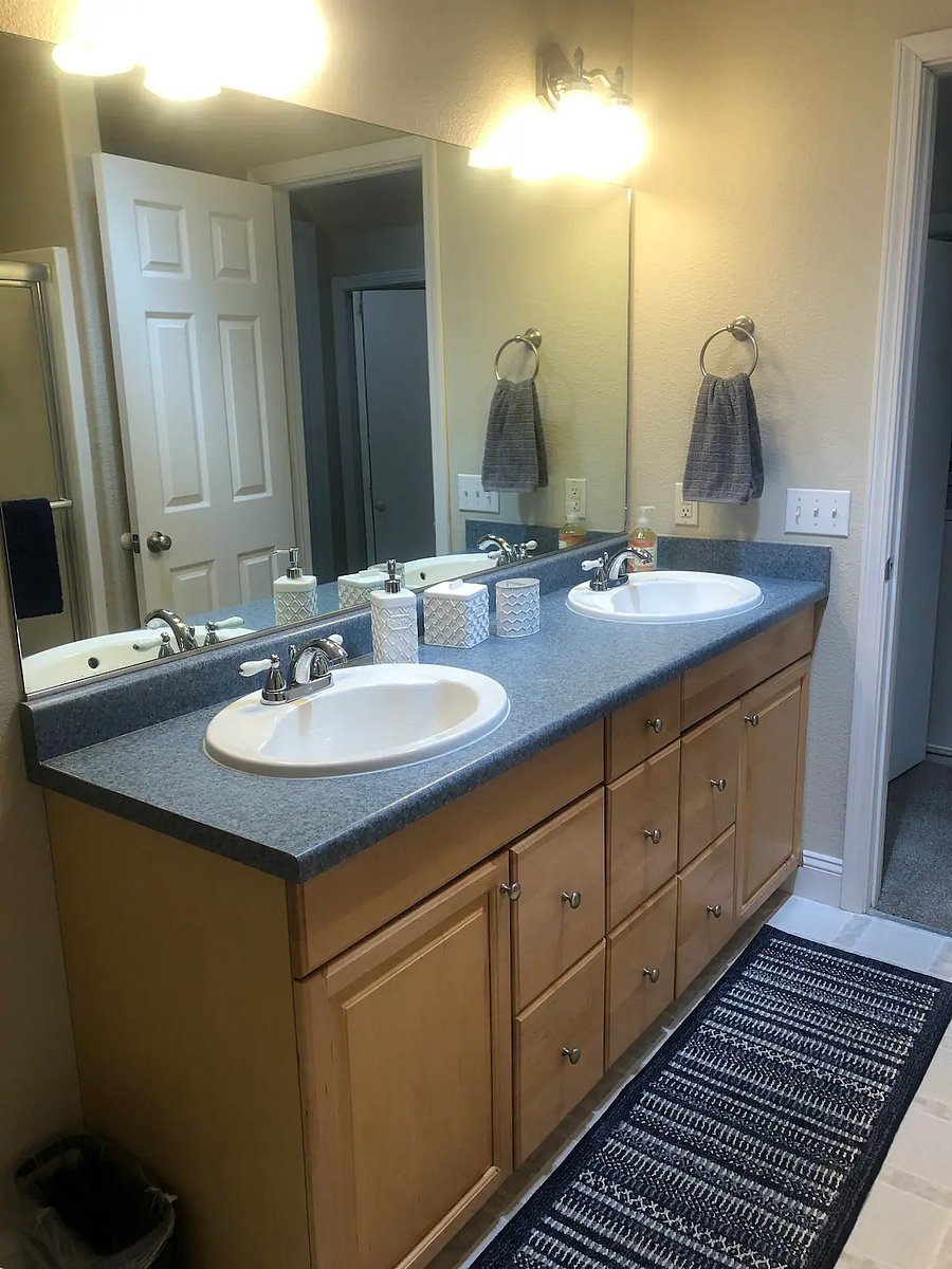 Upstairs full bathroom with tub shower combo