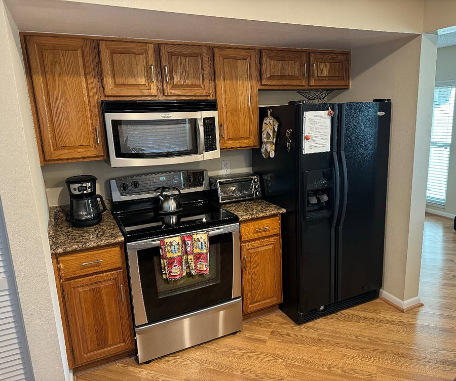 fully equipped kitchen with dishwasher