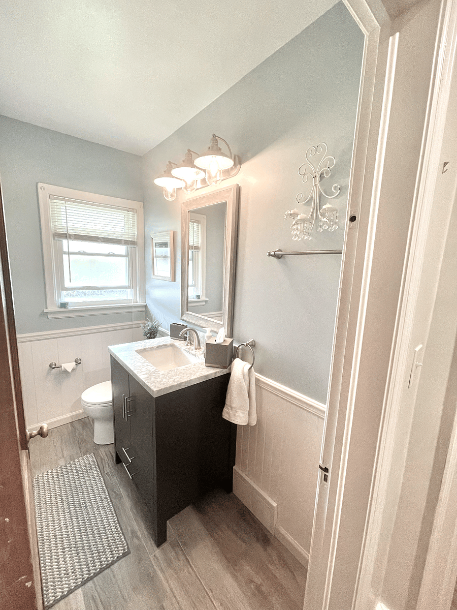 bathroom on first floor between bedrooms 1 and 2