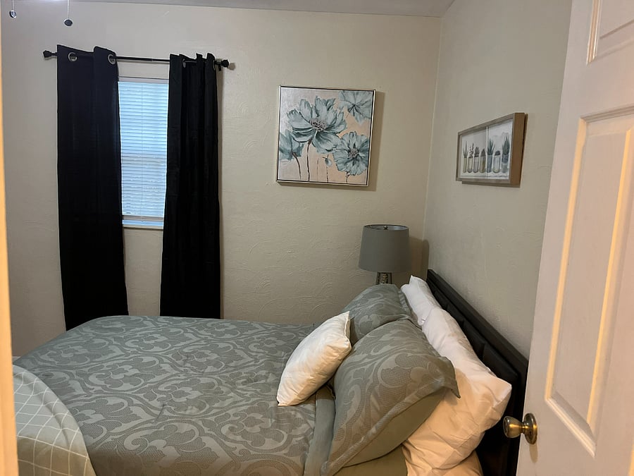 Additional bedroom ideal for use as a guest room or home office.