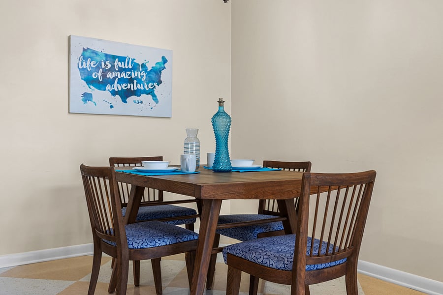 Side 1: dining area