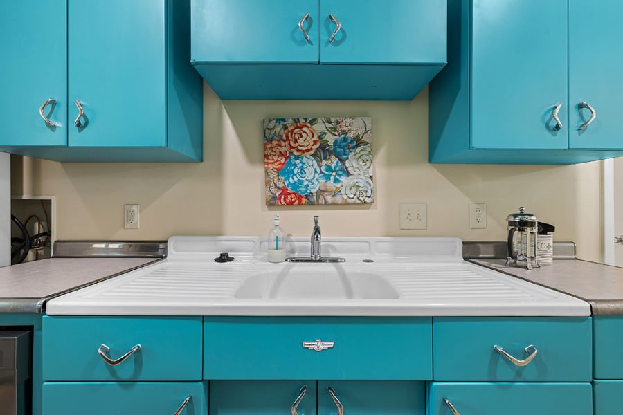 Side 1: Porcelain washboard style Kitchen sink
