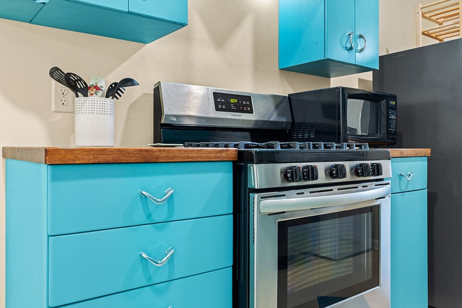 Side 1: full size appliances