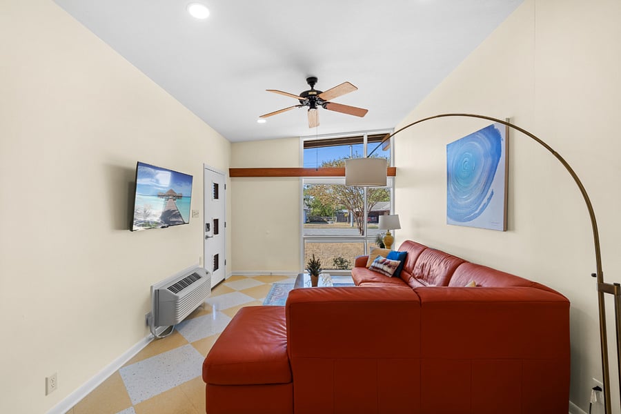 Side 2: Living room