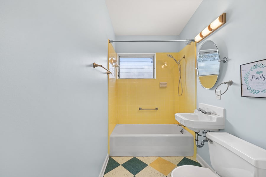 Side 2: Bathroom