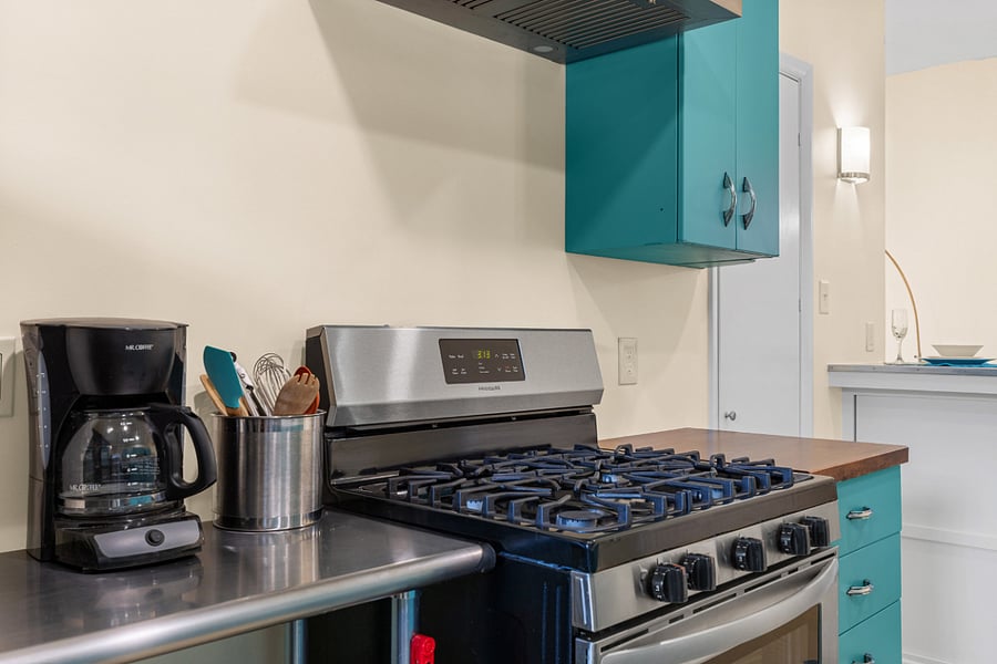 Side 2: kitchen