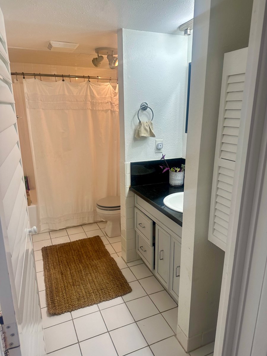 Full size bathroom