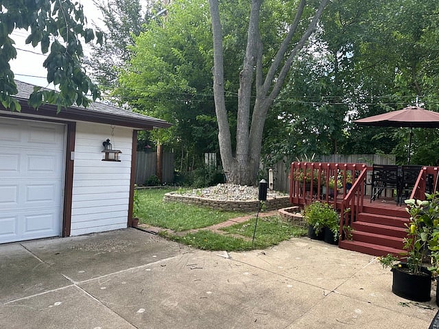 Back Yard & Garage fr Driveway Fence