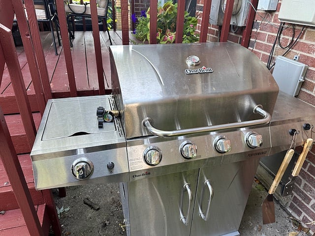 Grill-5 Burner w Implements