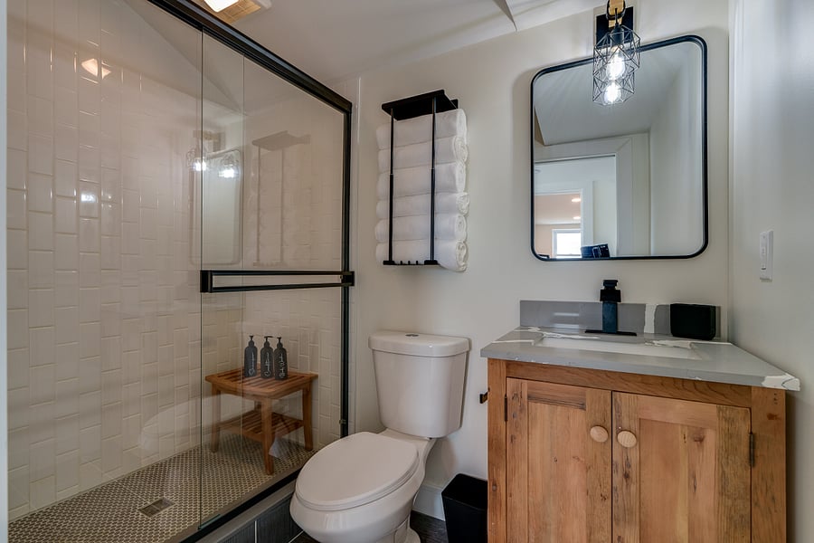 2nd Floor full bath