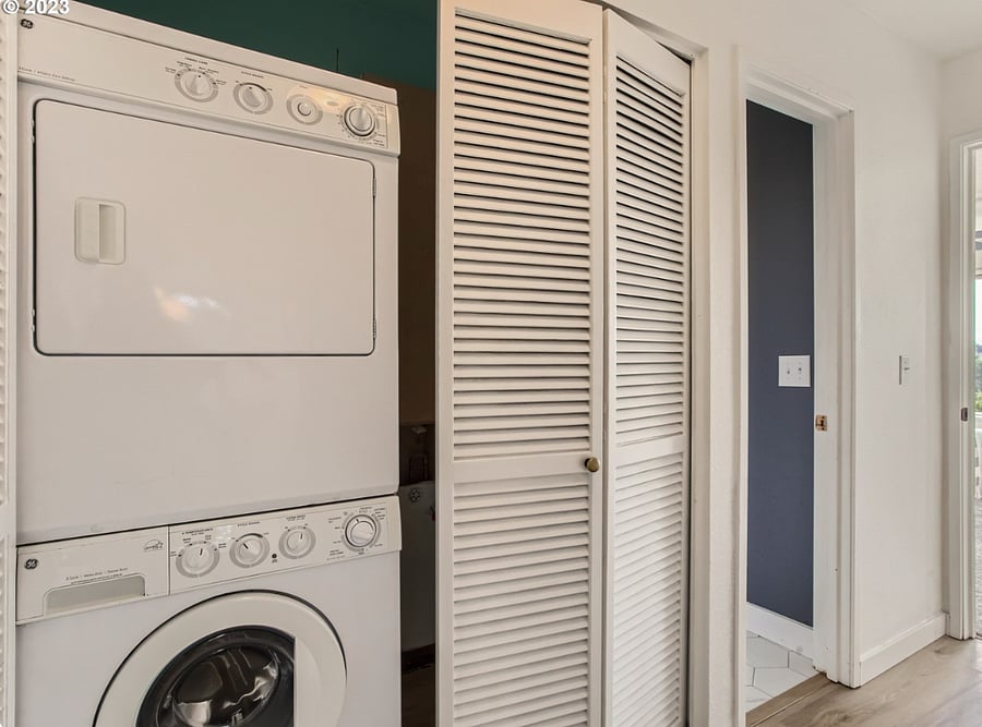 Washer/Dryer in unit