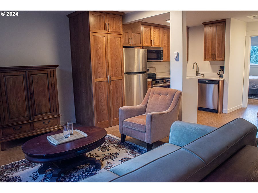 Furnished Finder property 738696_1 photo 3